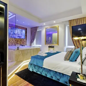 Trevi Diamond Luxury Suites & Jacuzzi Maison d'hôtes